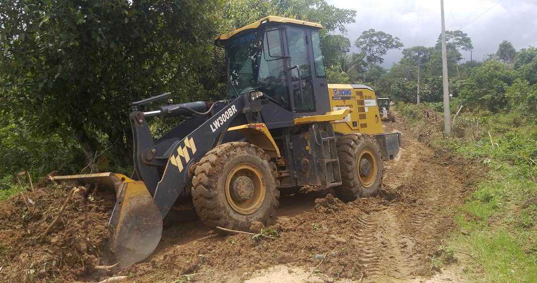 Camacã: Prefeito Paulo do Gás acompanha a recuperação da estrada do Km 2